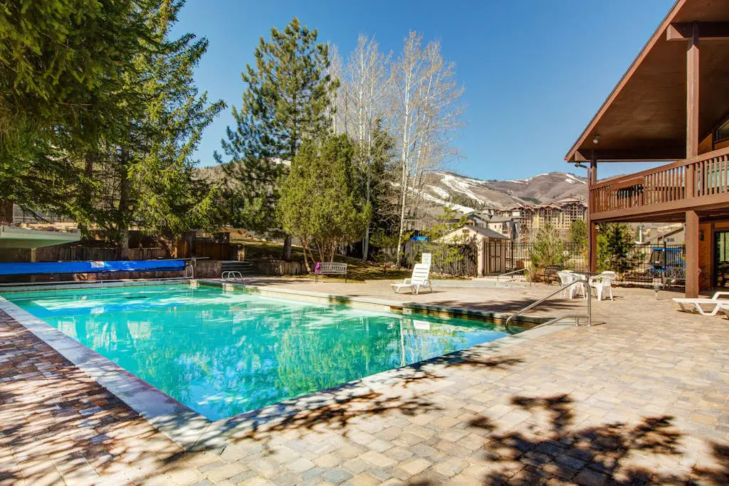 Alpine Gem - Pools, Hot Tubs, Tennis - Walk 5 Mins to Lift & 8 Mins to Dining