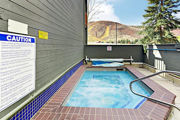 Powder Pointe Condo w/ Hot Tub - Walk to Three Kings Lift