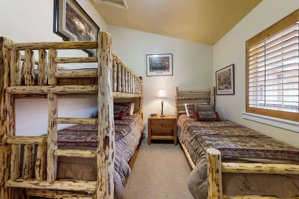 Bear Hollow Village Townhouse with  Community Pool - Ski the Slopes