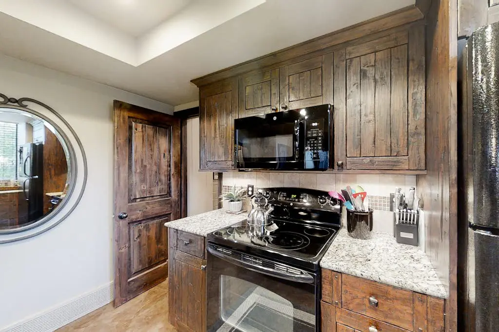 Red Pine Condo T-19