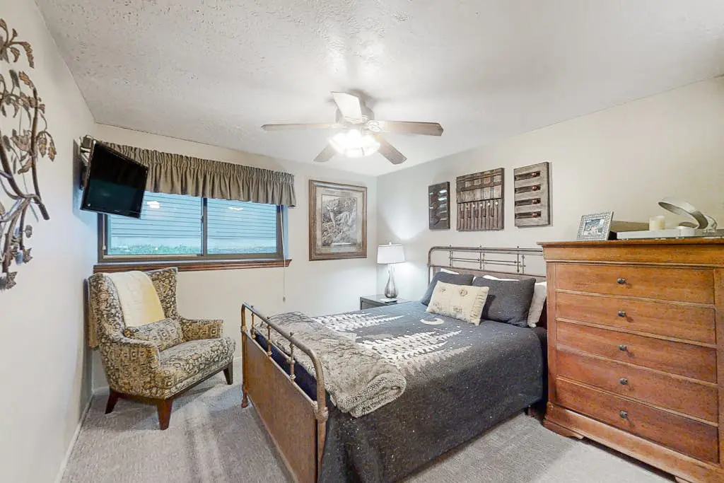 Red Pine Condo T-19