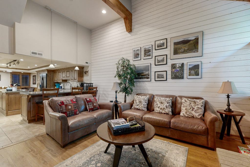 Park Avenue Condominums 238