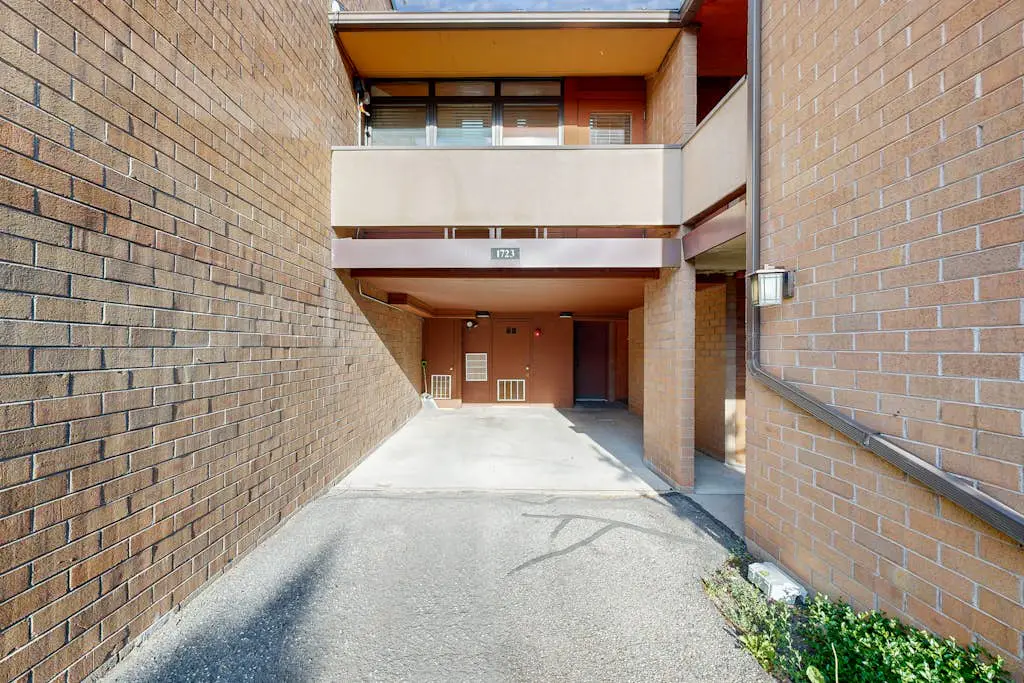 Park Avenue Condominums 238