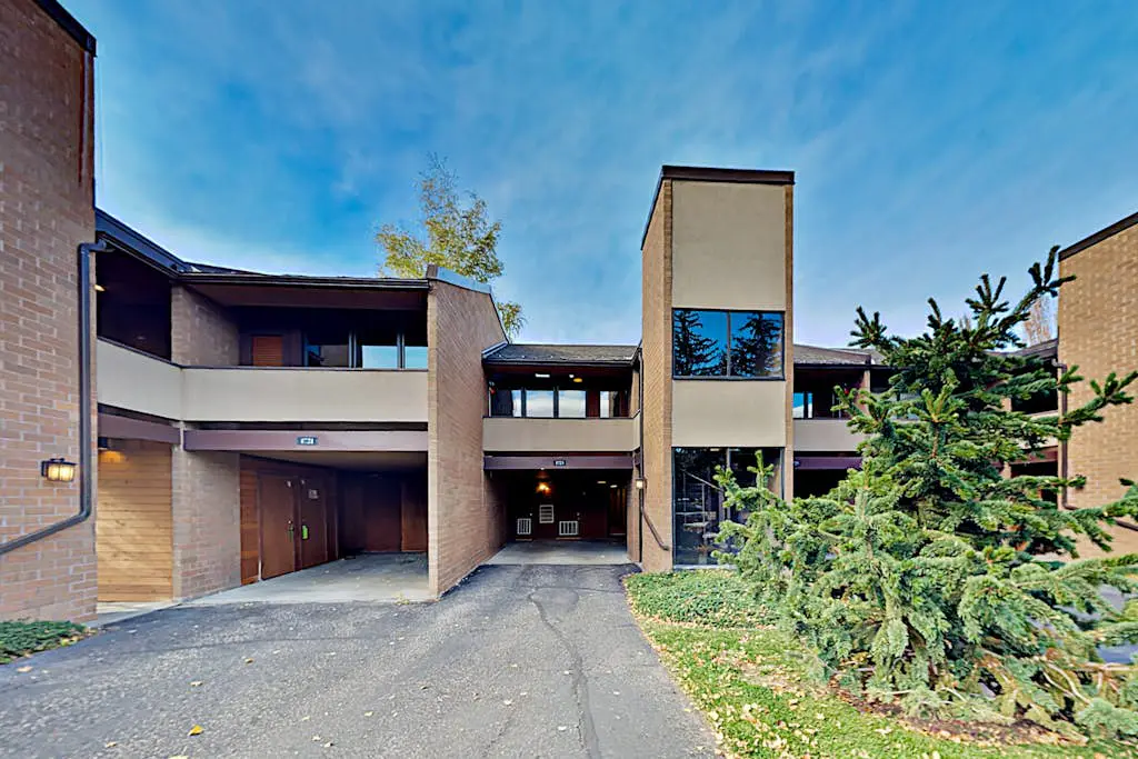 Park Avenue Condominums 238