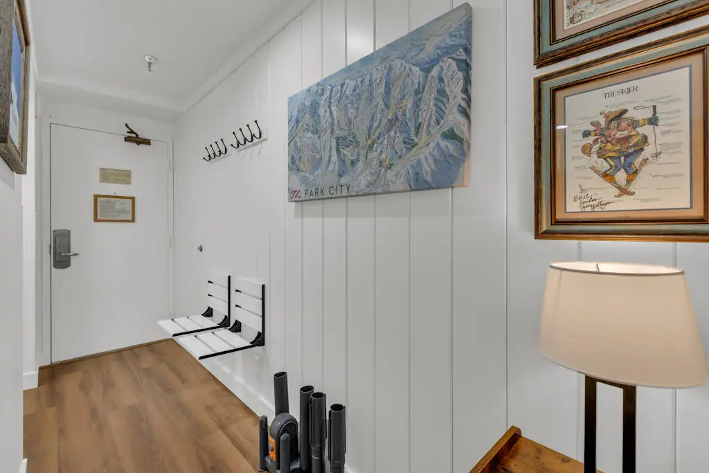 SKI-IN/SKI-OUT Mountain Village Lodge 221