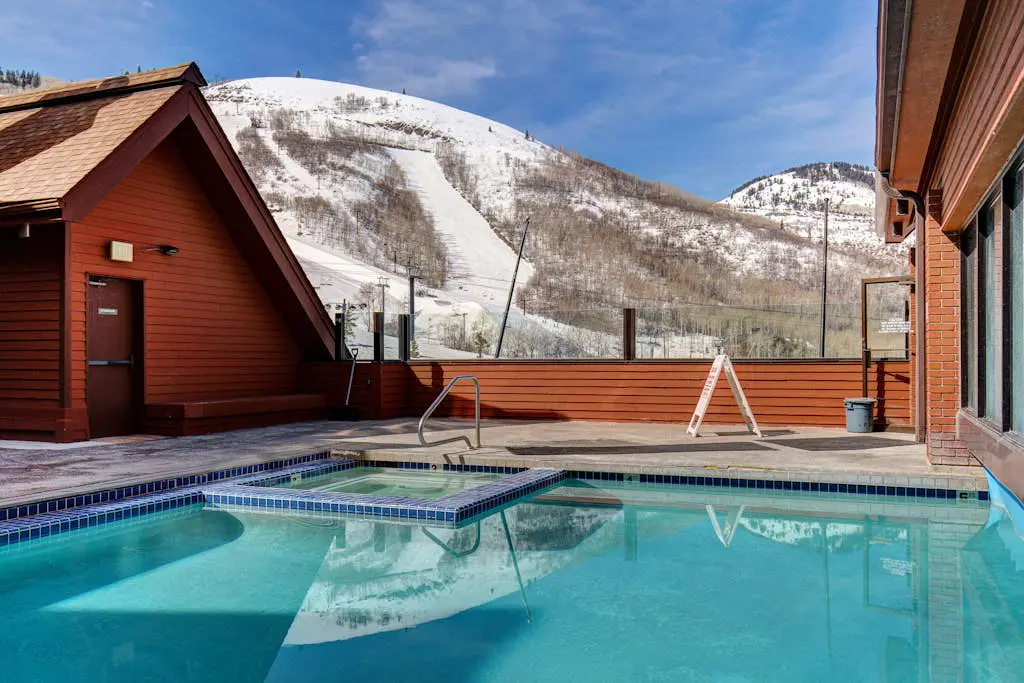 SKI-IN/SKI-OUT Mountain Village Lodge 221