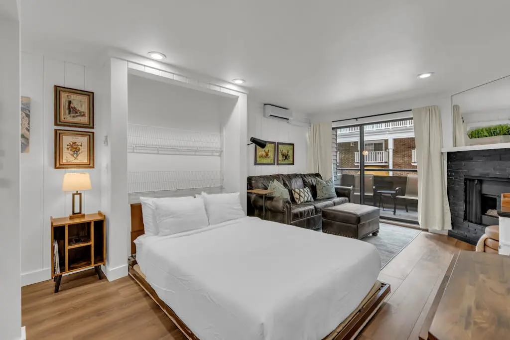 SKI-IN/SKI-OUT Mountain Village Lodge 221