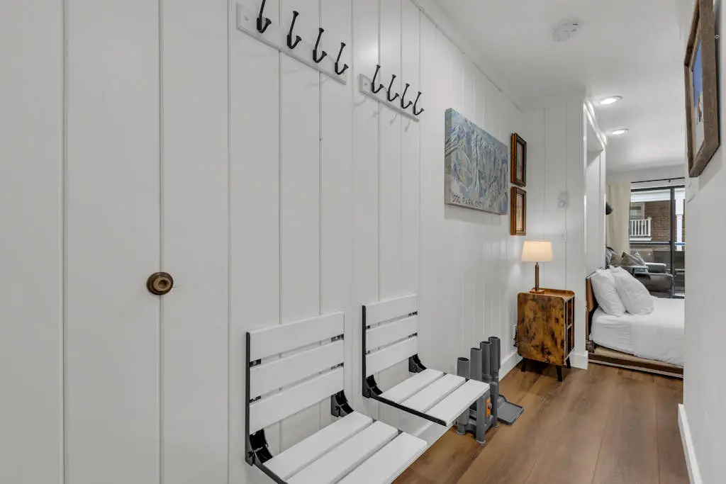 SKI-IN/SKI-OUT Mountain Village Lodge 221
