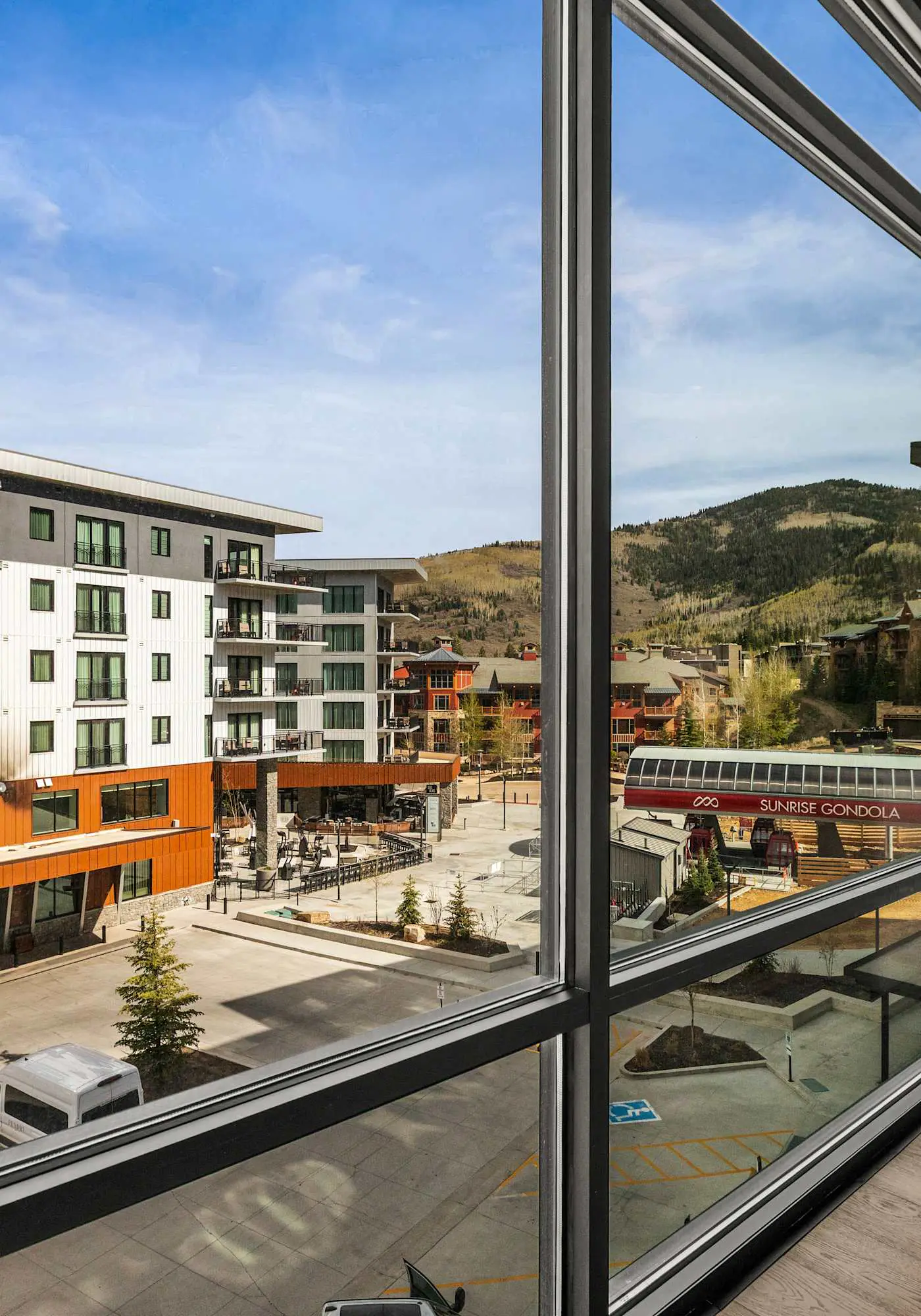 Premier Ski-in/Out Luxury Retreat w/Views & Hot Tub