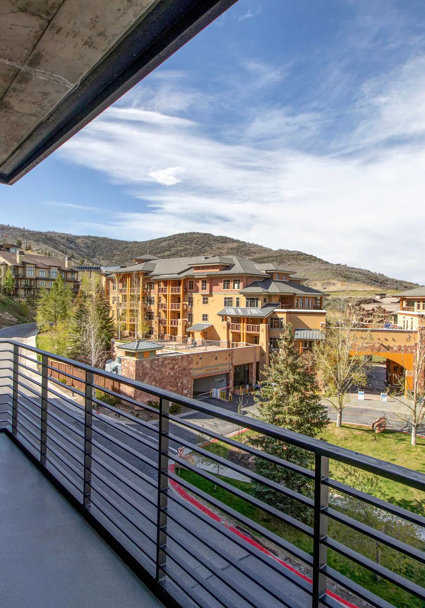 Premier Ski-in/Out Luxury Retreat w/Views & Hot Tub