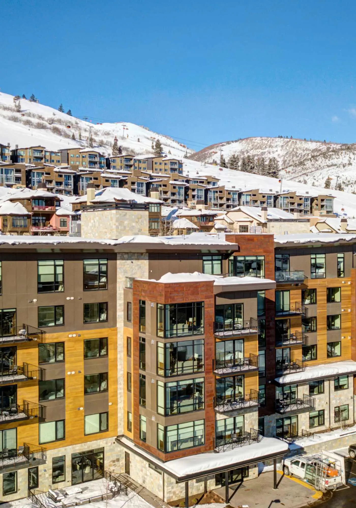 Premier Ski-in/Out Luxury Retreat w/Views & Hot Tub