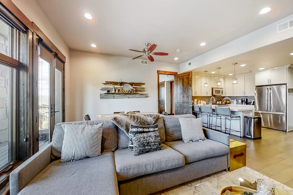 Blackstone Residence 1-B at Canyons Cabriolet Lift