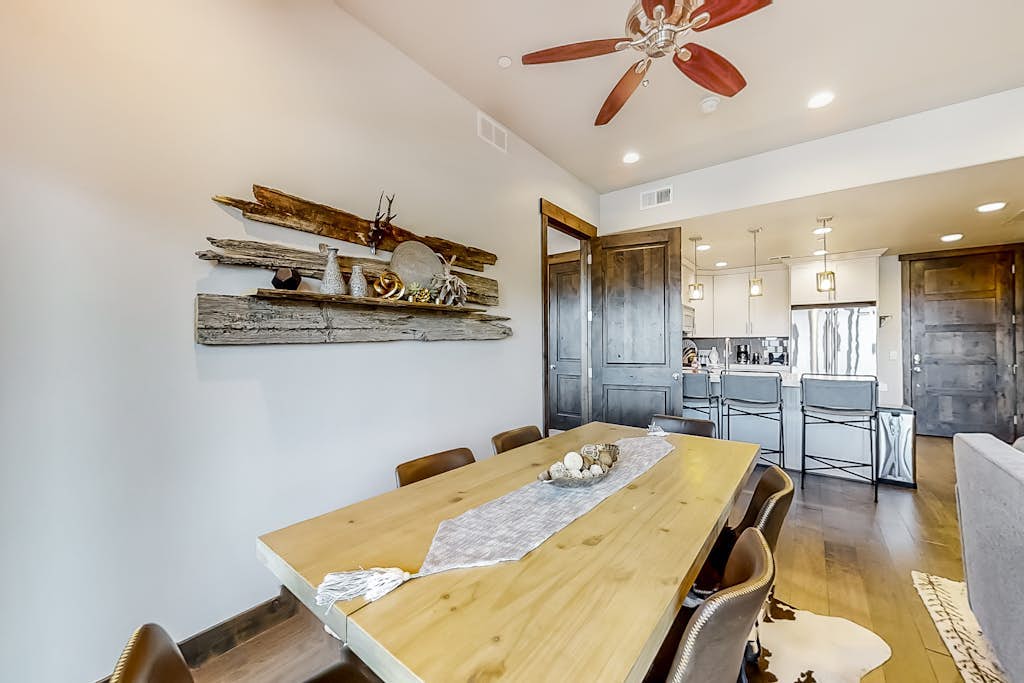 Luxe, well-appointed condo at the base of Park City Resort with hot tub & pool