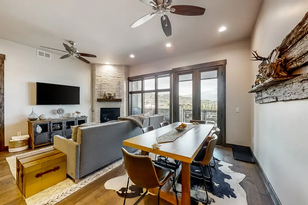 Blackstone Residence 1-B at Canyons Cabriolet Lift