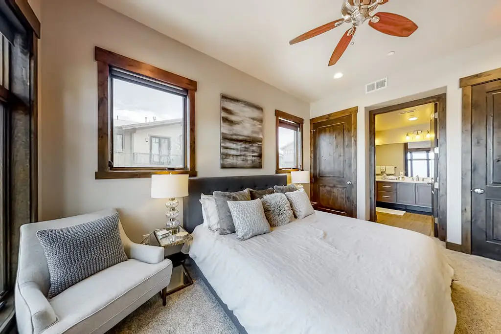 Blackstone Residence 1-B at Canyons Cabriolet Lift