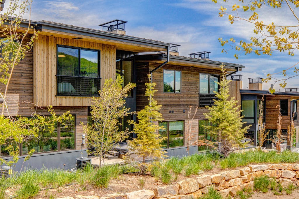 Updated home with a private hot tub, fireplace, & mountain views - dog friendly