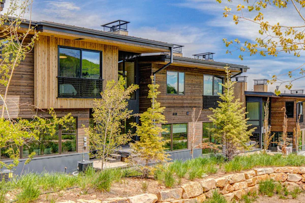 Updated home with a private hot tub, fireplace, & mountain views - dog friendly