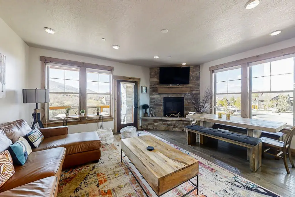 Brand-New Chic Condo - Minutes to Gondola, Downtown & Jordanelle Reservoir