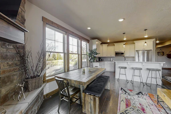 Brand-New Chic Condo - Minutes to Gondola, Downtown & Jordanelle Reservoir