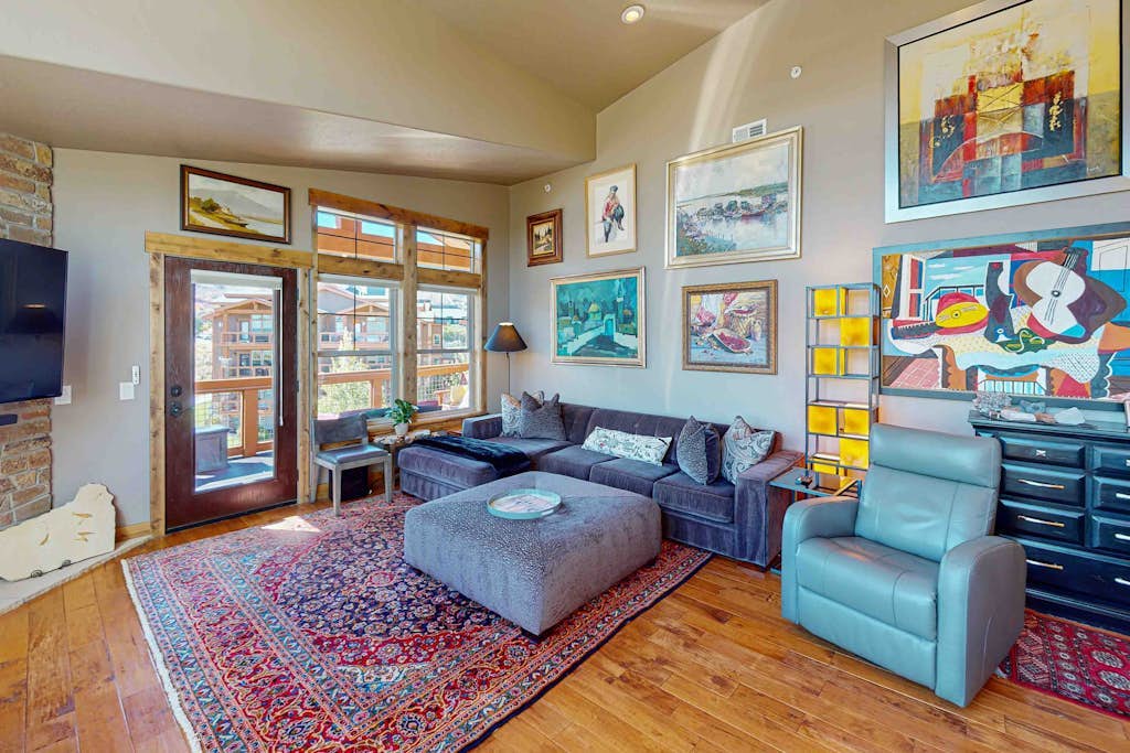 Luxurious & Conveniently Located Condo w/spectacular Deer Vally Views