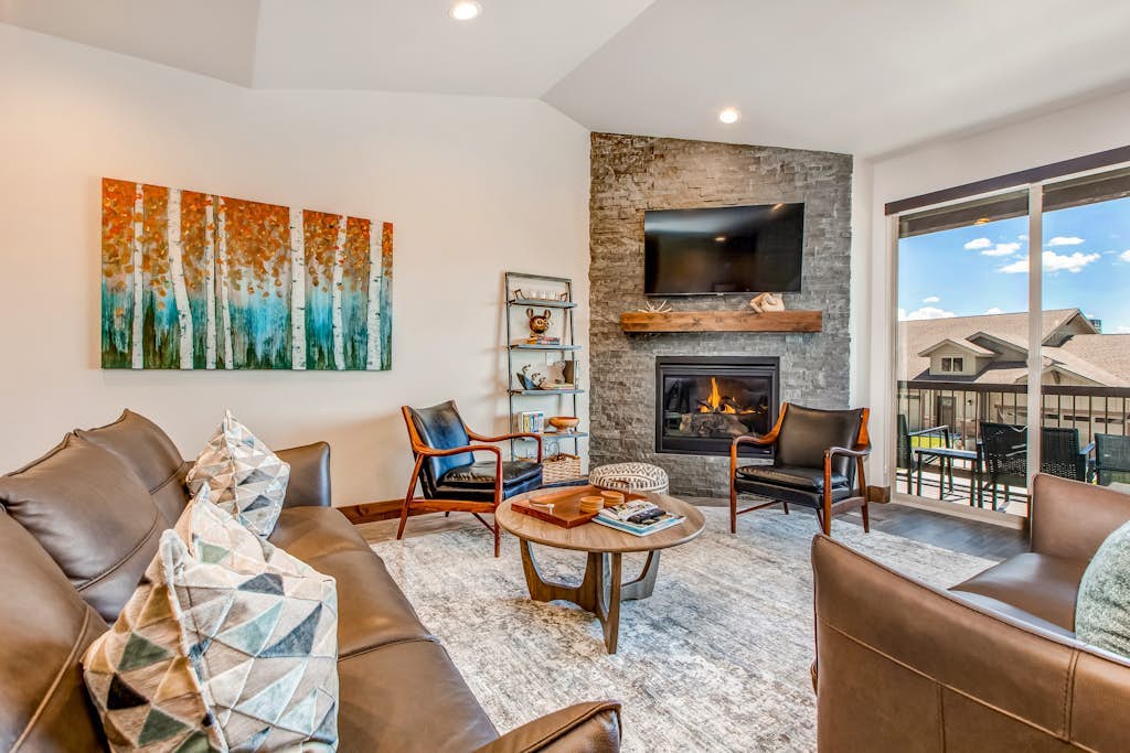 Stunning dog-friendly mountain condo with hot tub, gas grill, & AC