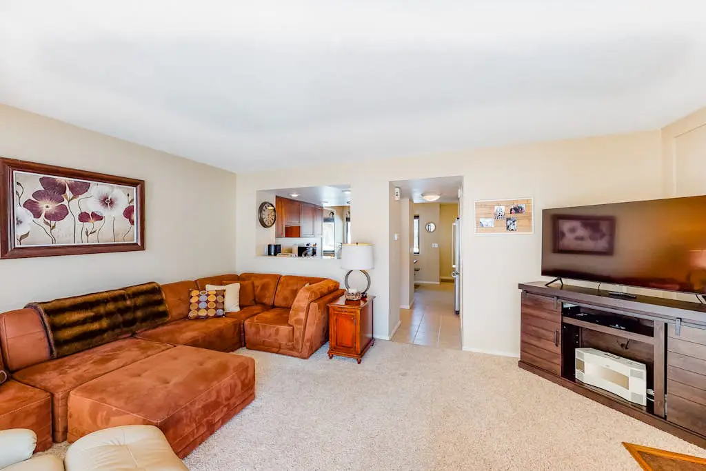 Three-Story, Dog-Friendly Townhouse with  Free WiFi, Gas Fireplaces, & washer & dryer