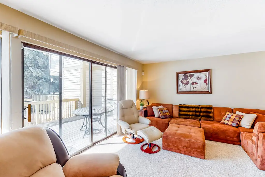 Three-Story, Dog-Friendly Townhouse with  Free WiFi, Gas Fireplaces, & washer & dryer