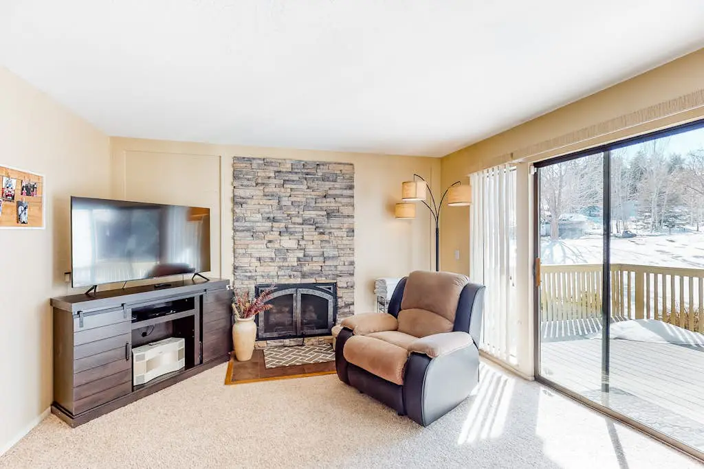 Three-Story, Dog-Friendly Townhouse with  Free WiFi, Gas Fireplaces, & washer & dryer