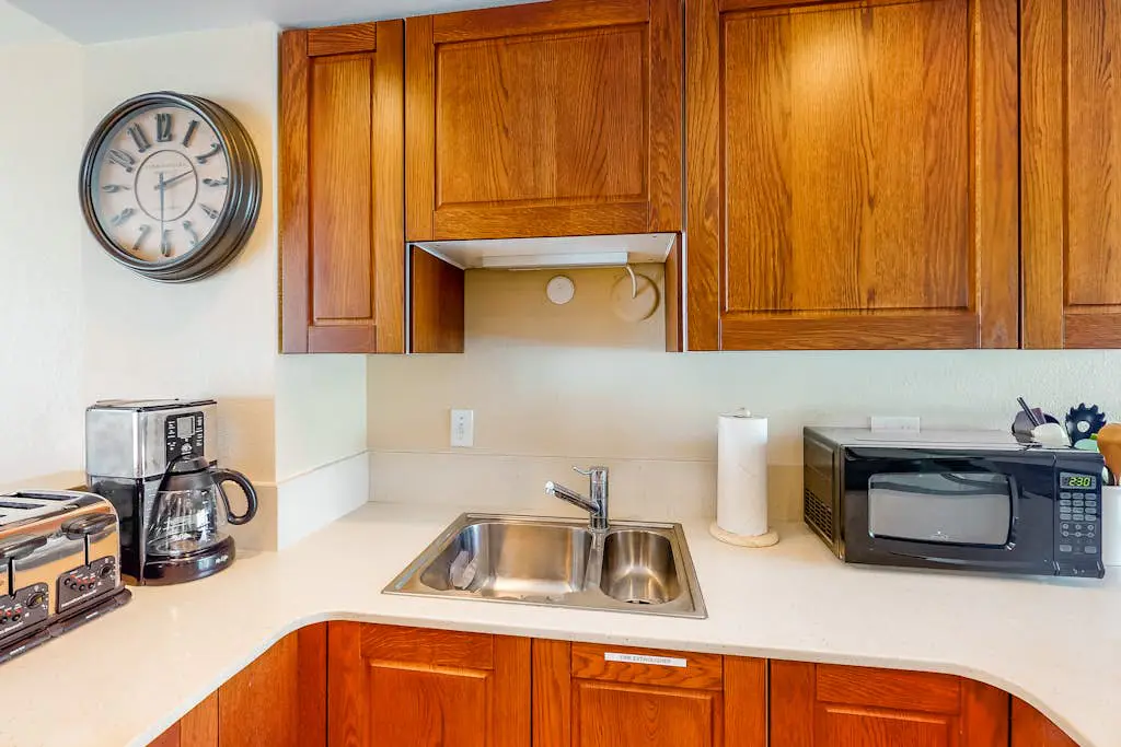 Three-Story, Dog-Friendly Townhouse with  Free WiFi, Gas Fireplaces, & washer & dryer