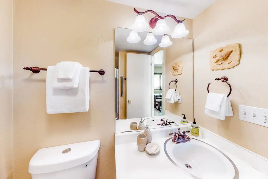 Three-Story, Dog-Friendly Townhouse with  Free WiFi, Gas Fireplaces, & washer & dryer