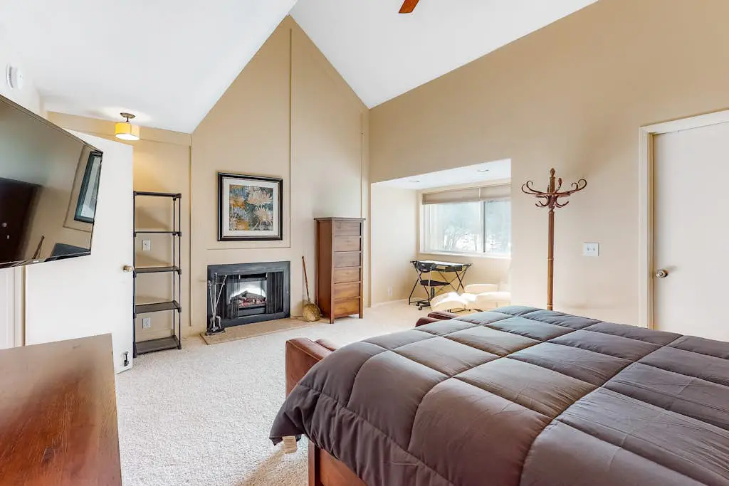 Three-Story, Dog-Friendly Townhouse with  Free WiFi, Gas Fireplaces, & washer & dryer
