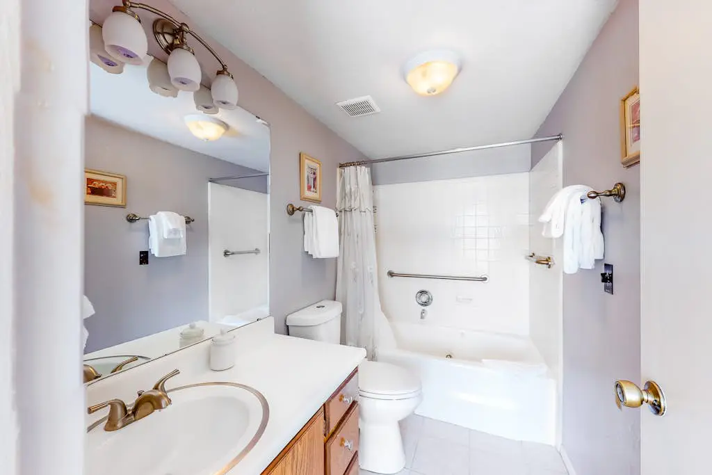 Three-Story, Dog-Friendly Townhouse with  Free WiFi, Gas Fireplaces, & washer & dryer