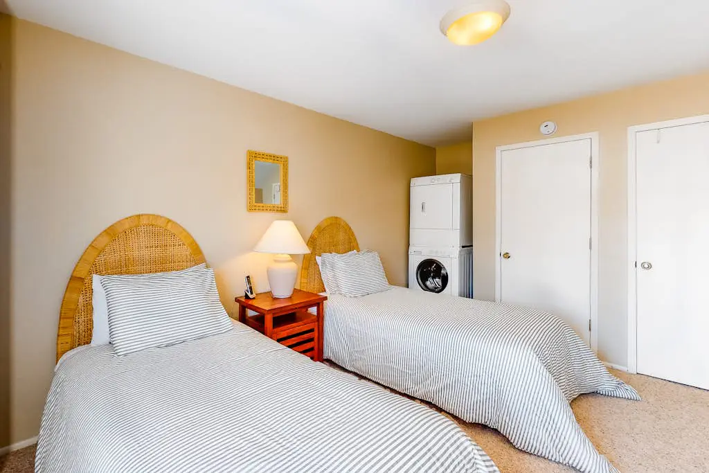 Three-Story, Dog-Friendly Townhouse with  Free WiFi, Gas Fireplaces, & washer & dryer