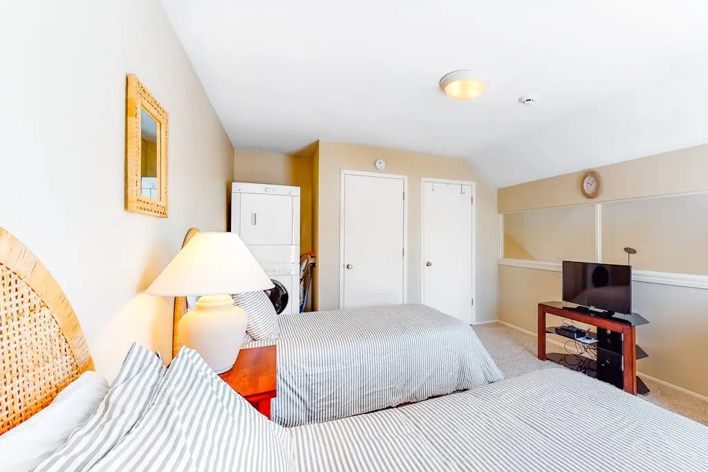 Three-Story, Dog-Friendly Townhouse with  Free WiFi, Gas Fireplaces, & washer & dryer