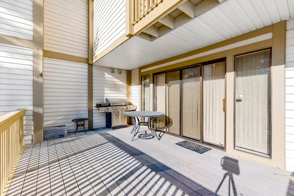 Three-Story, Dog-Friendly Townhouse with  Free WiFi, Gas Fireplaces, & washer & dryer