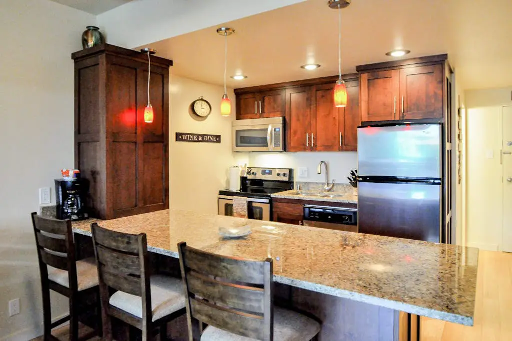 Park City condo with  pool & hot tub access - walk to PCM Lifts