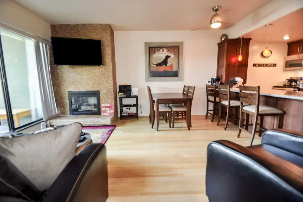Park City condo with  pool & hot tub access - walk to PCM Lifts