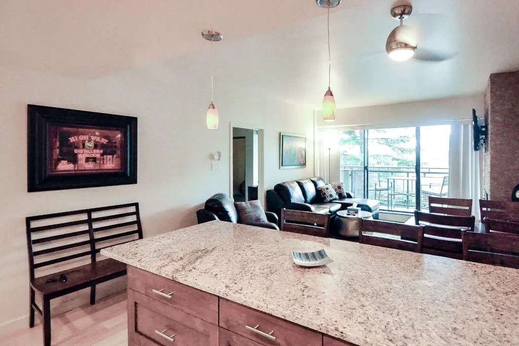 Park City condo with  pool & hot tub access - walk to PCM Lifts