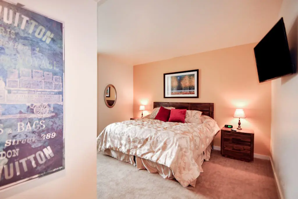 Park City condo with  pool & hot tub access - walk to PCM Lifts