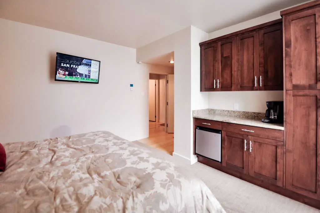 Park City condo with  pool & hot tub access - walk to PCM Lifts