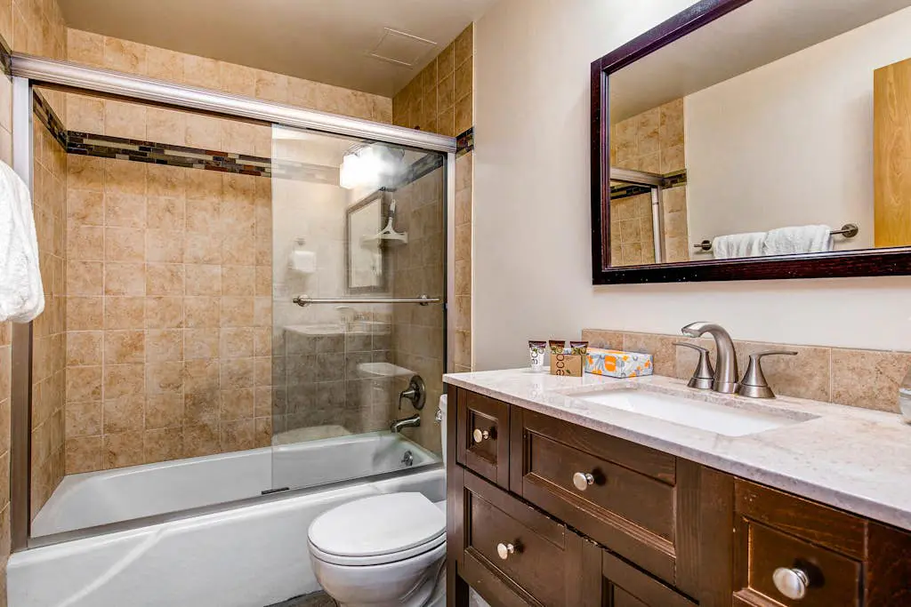 Park City condo with  pool & hot tub access - walk to PCM Lifts