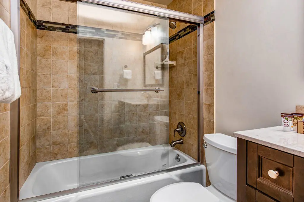 Park City condo with  pool & hot tub access - walk to PCM Lifts