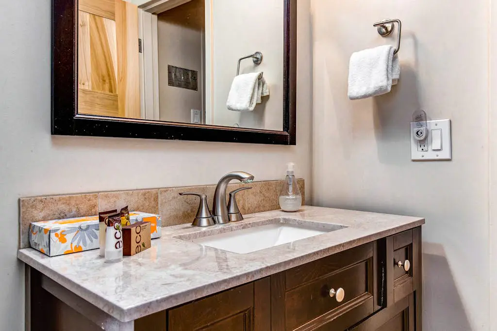 Park City condo with  pool & hot tub access - walk to PCM Lifts