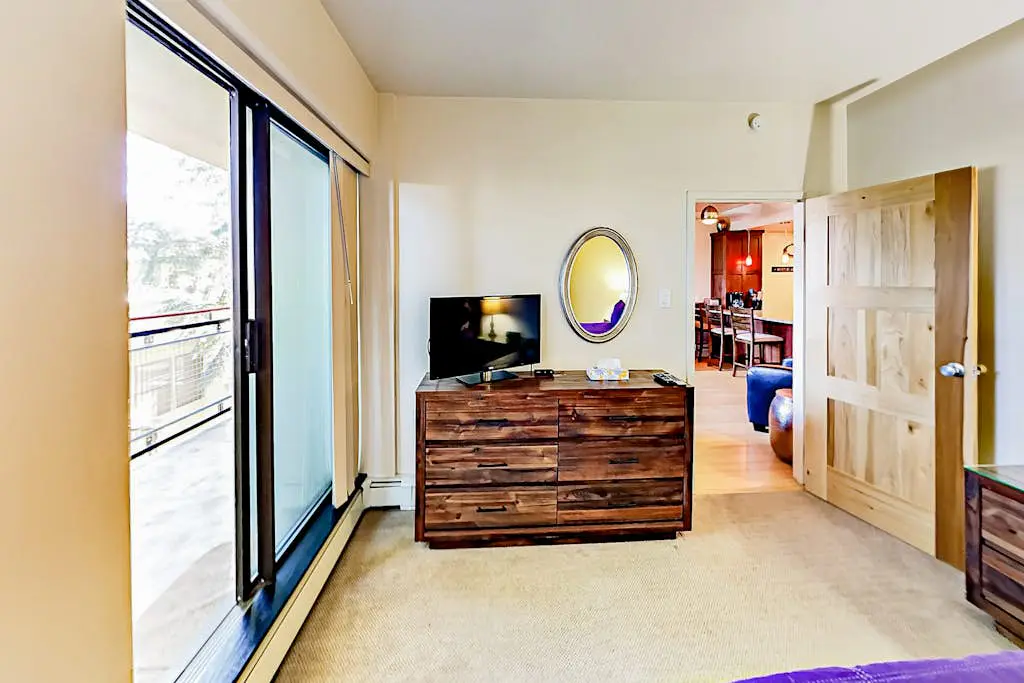 Park City condo with  pool & hot tub access - walk to PCM Lifts