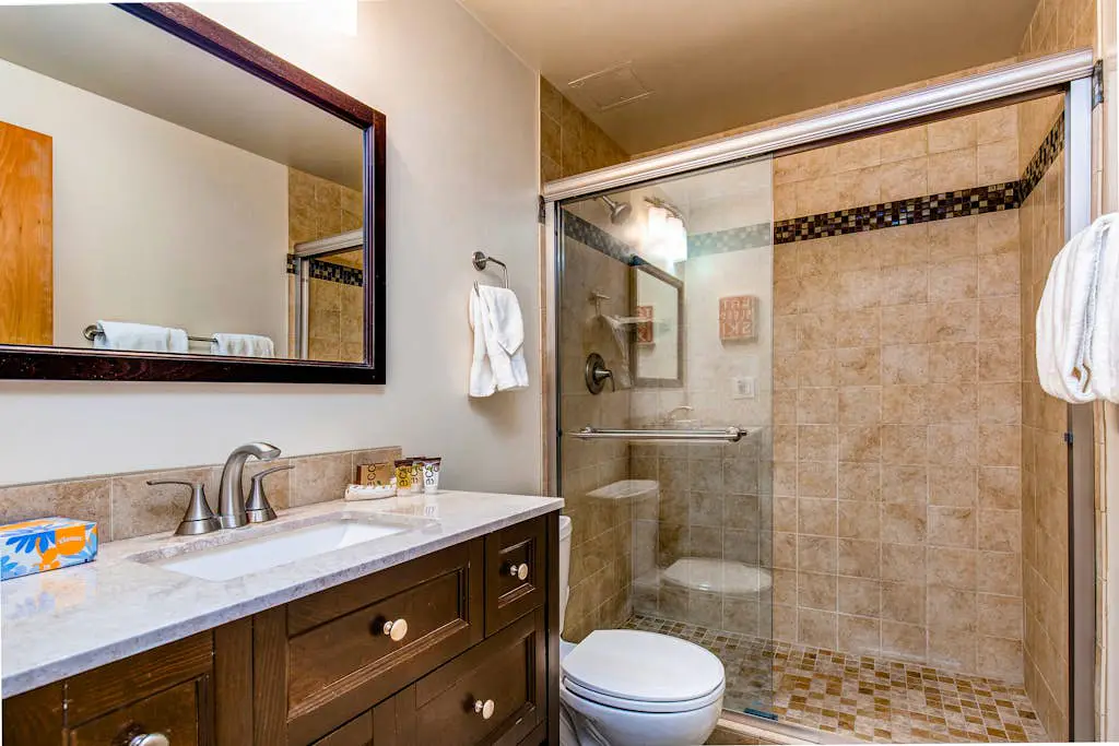 Park City condo with  pool & hot tub access - walk to PCM Lifts