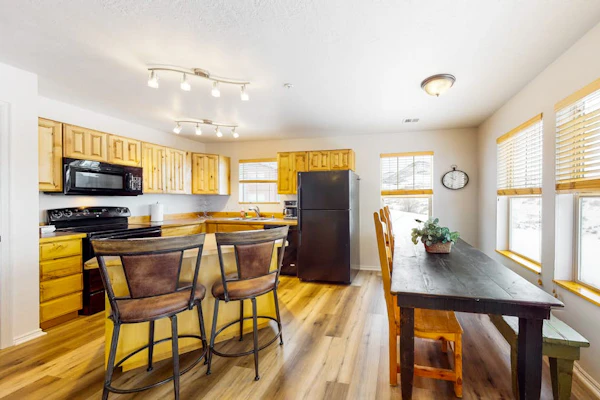 Amazing lake view condo w/ fireplace, balcony, shared pool & hot tub