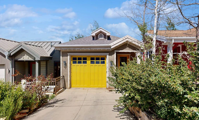 Cozy, family-friendly home w/ a private hot tub, gas fireplace, two decks, WiFi