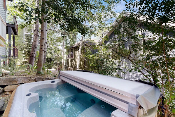 Cozy, family-friendly home w/ a private hot tub, gas fireplace, two decks, WiFi