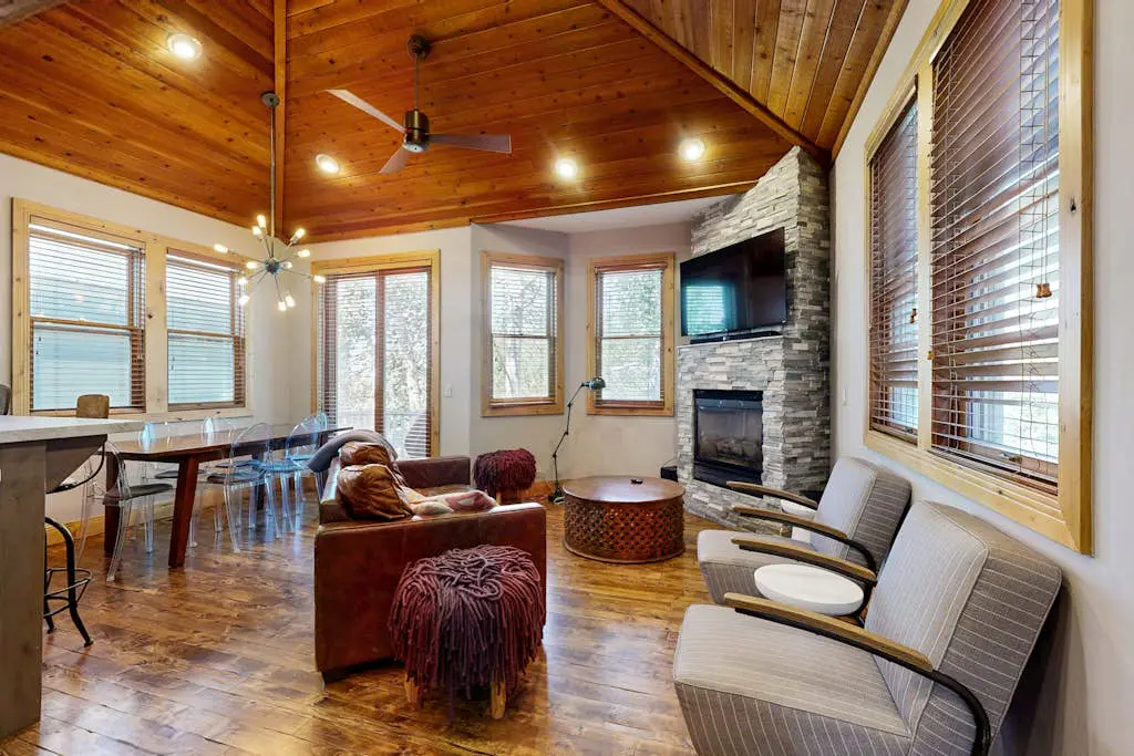 1226 Lowell