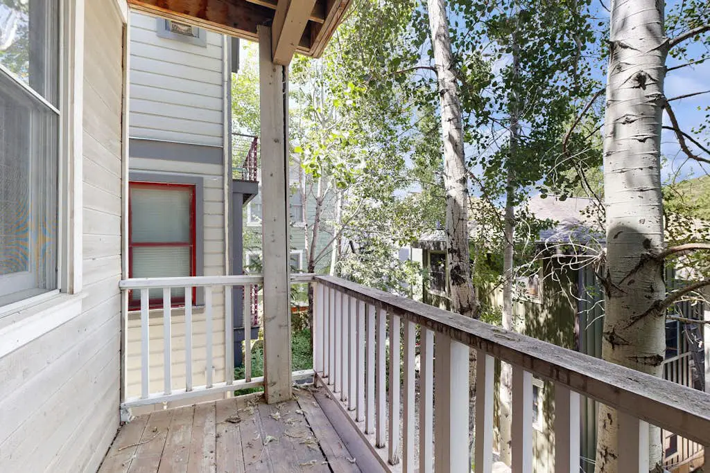 1226 Lowell